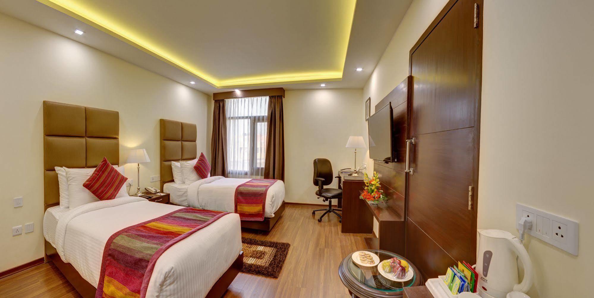 Days Hotel By Wyndham, Jalandhar Eksteriør billede